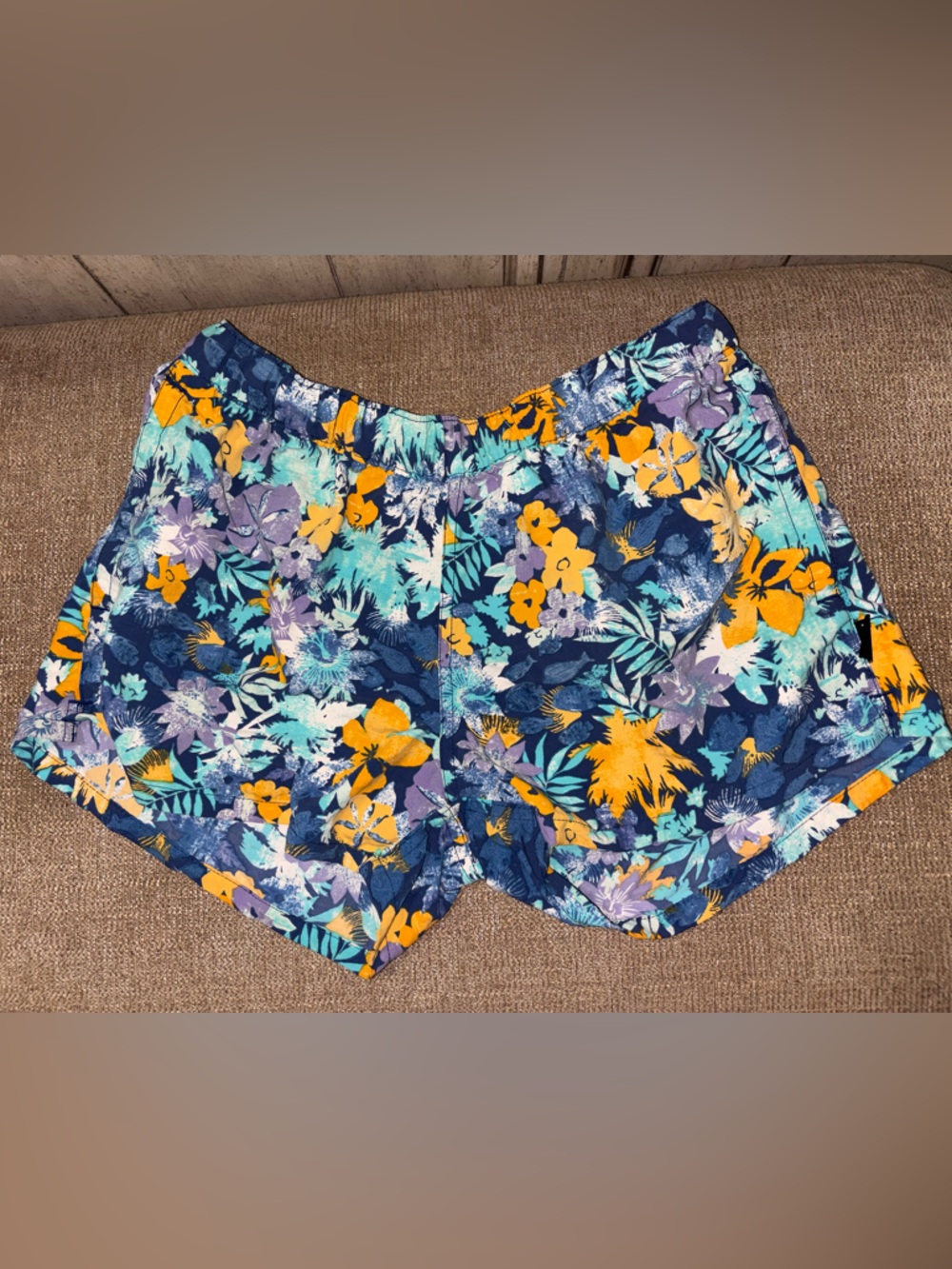 Patagonia Woman’s Barely Baggies Short 2.5” Size Medium